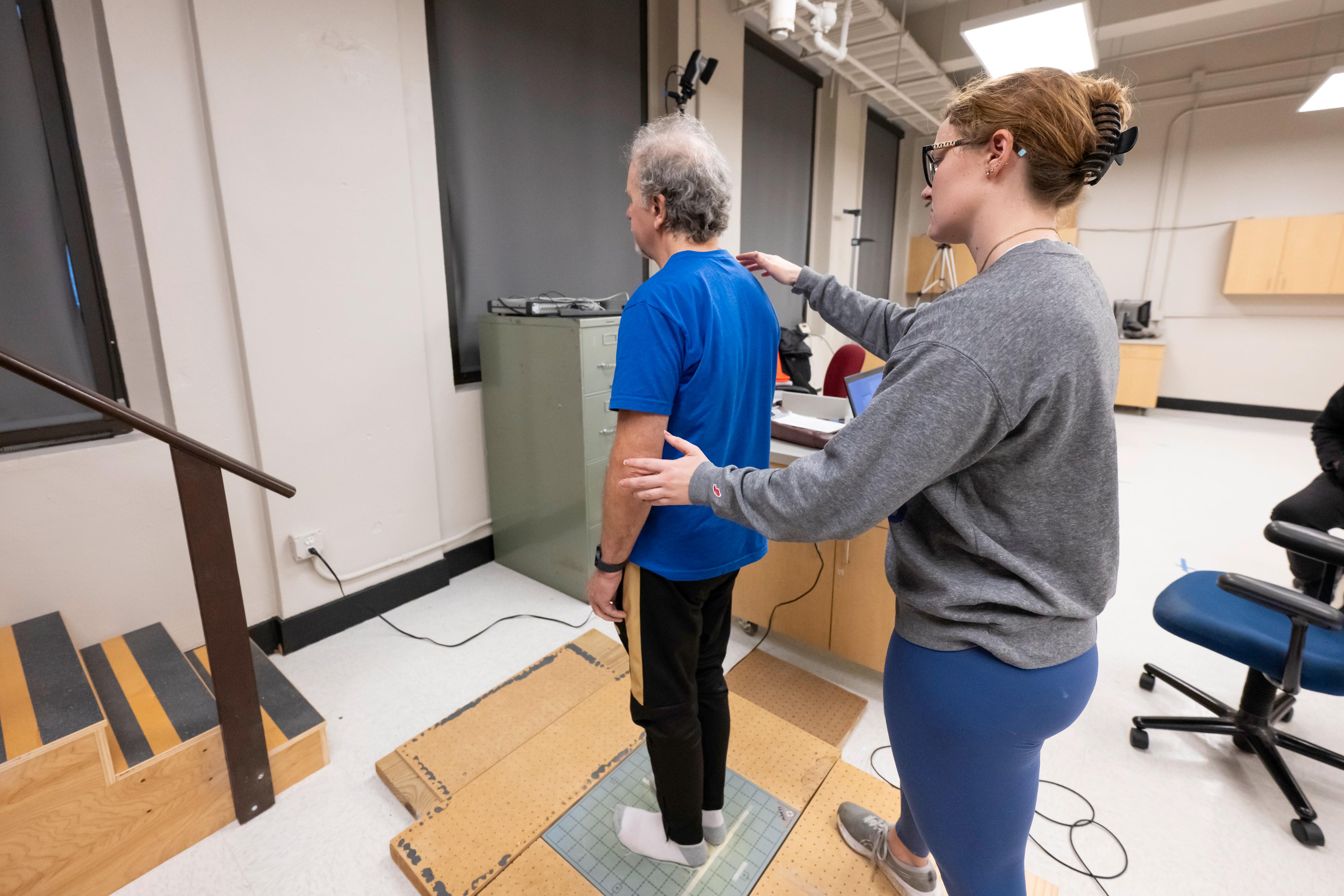 Grad student Taylor Gauss conducts a Parkinson's assessment