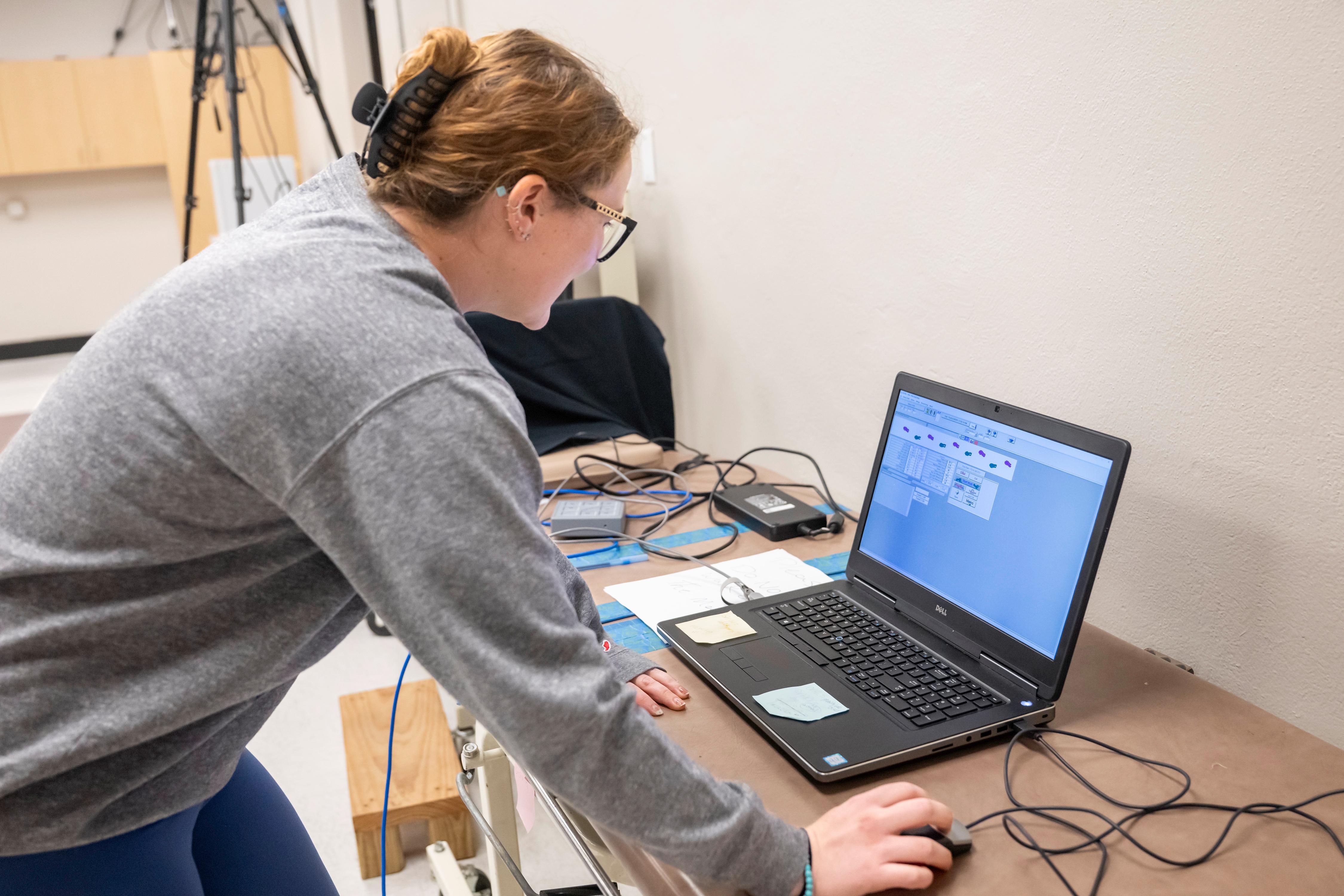 Grad student Taylor Gauss conducts a Parkinson's assessment