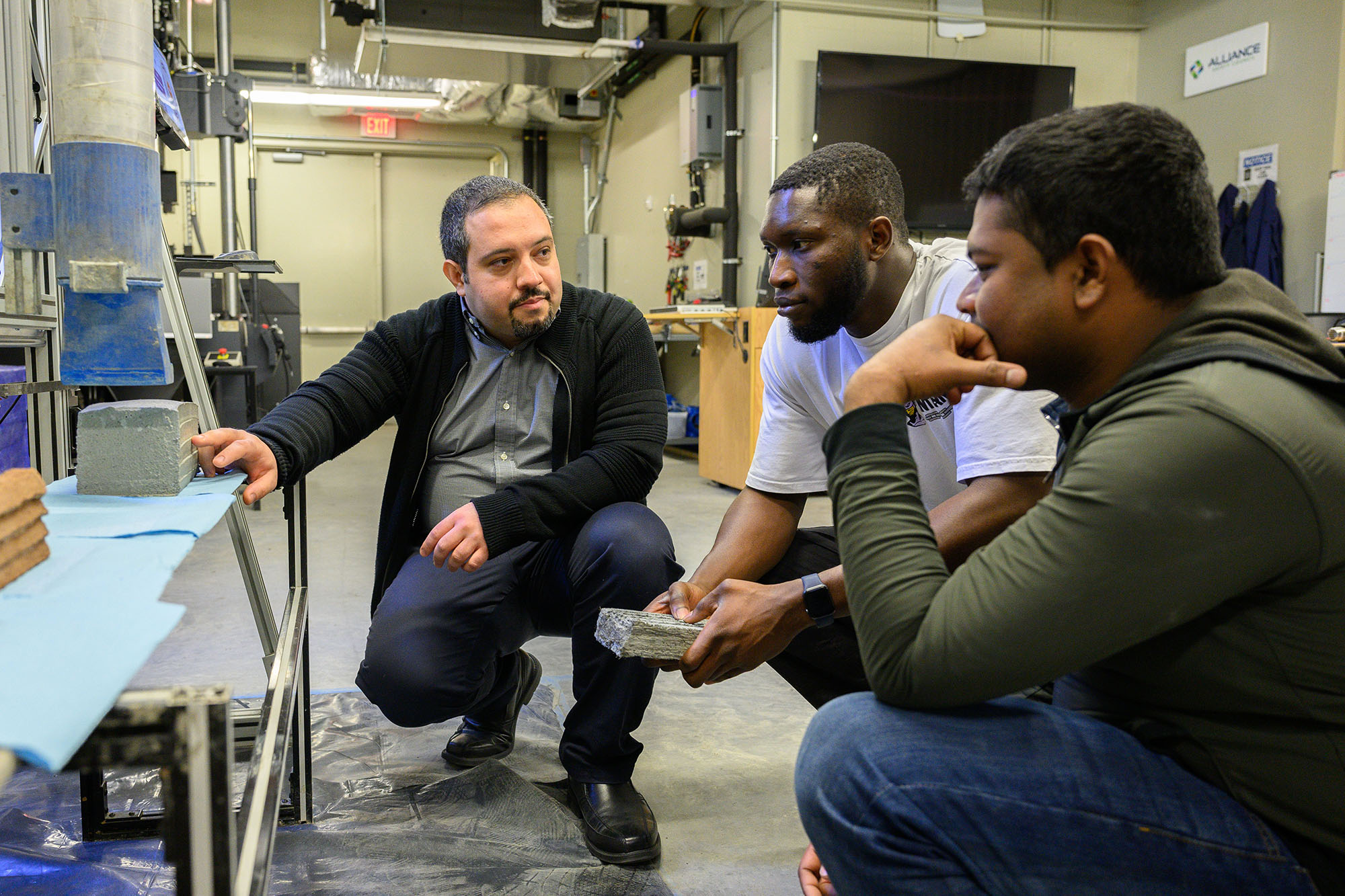 Ali Kazemian with students in lab