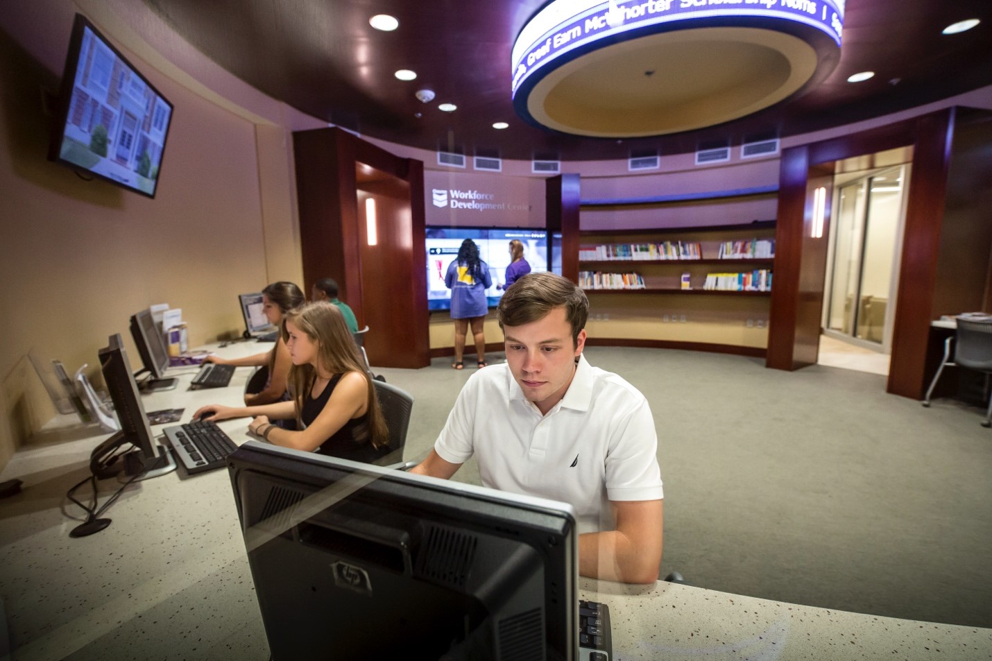 Students work at computers at the LSU Olinde Career Center Workforce Devlopment Center and career library.