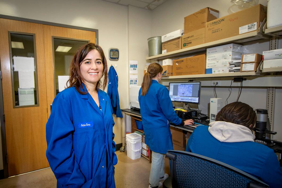 Fatime Rivas in her lab