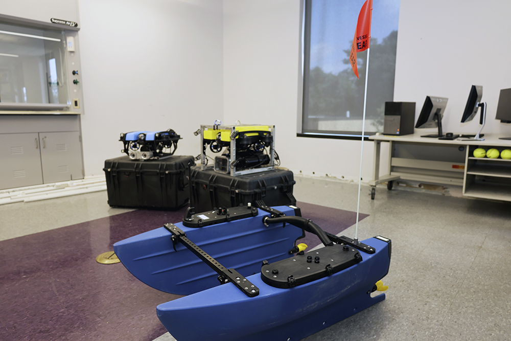 Unmanned autonomous marine vehicles