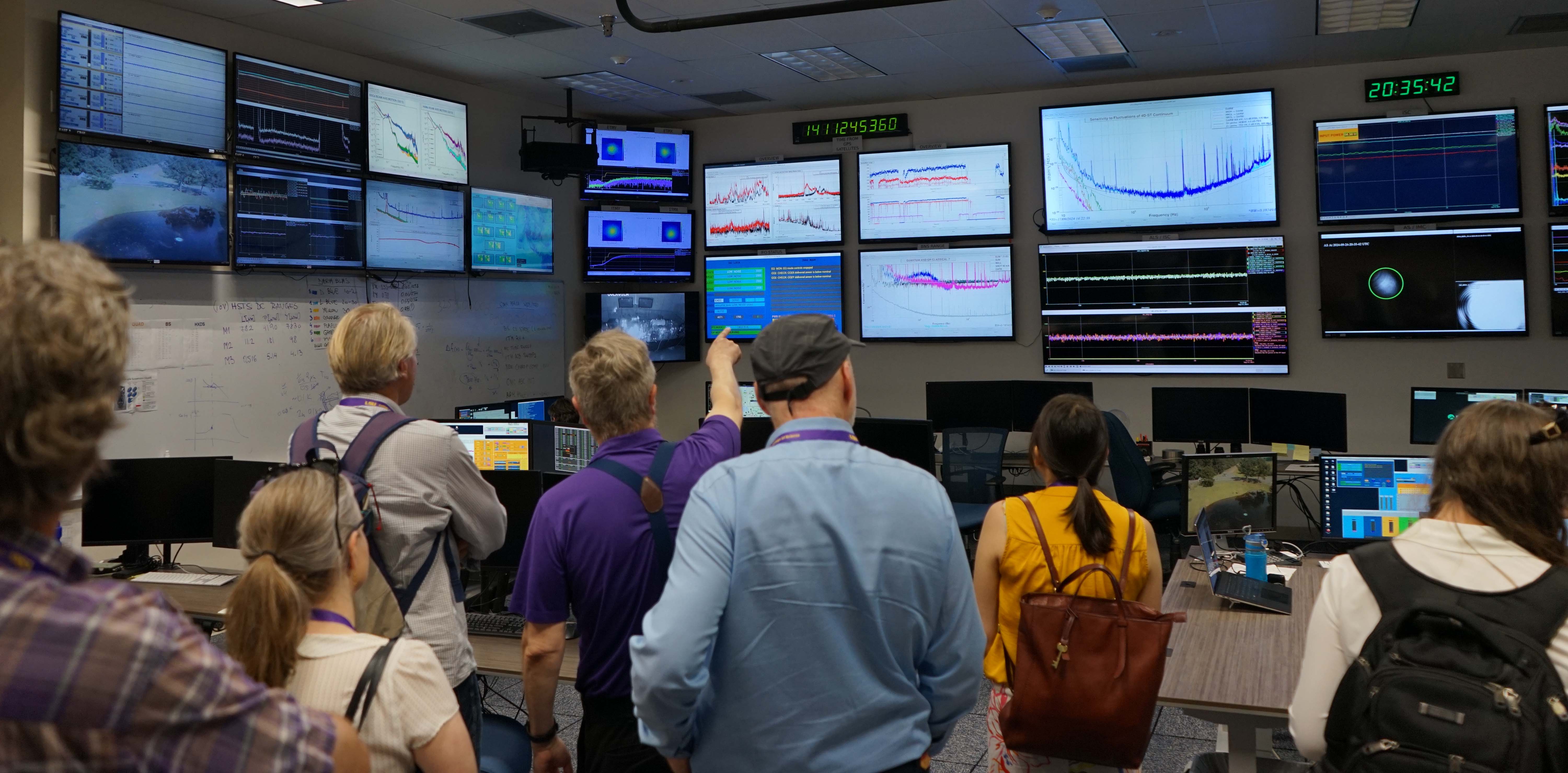 TDAMM attendees visit the LIGO Livingston control room